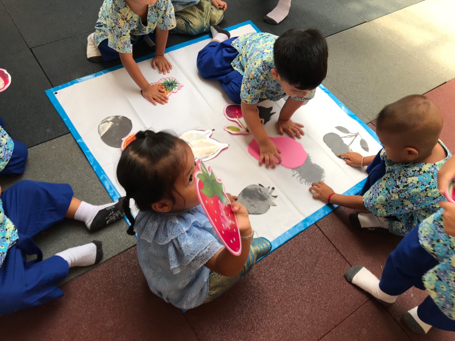 📸✨ หนึ่งวันแสนสนุกของหนูน้อย! เก็บตกภาพกิจกรรมประจำวันสุดน่ารัก 🎒🎨 - รูปที่ 11