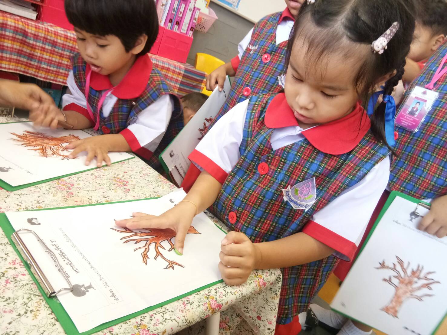 📸✨ หนึ่งวันแสนสนุกของหนูน้อย! เก็บตกภาพกิจกรรมประจำวันสุดน่ารัก 🎒🎨 - รูปที่ 13